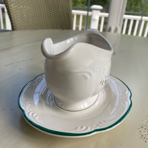VTG Pfaltzgraff Winterberry Holiday 🎄 Gravy Boat - Picture 4 of 12